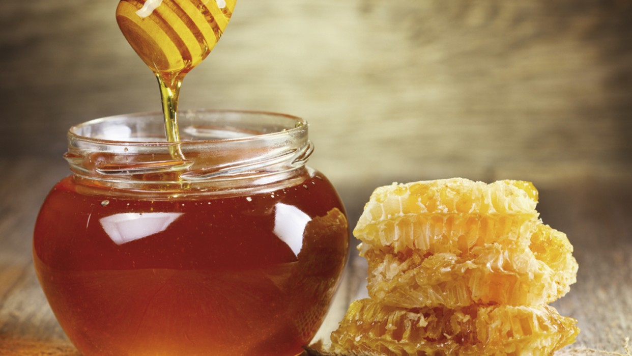 La miel es un excelente sustituto del azúcar  / Racool Studio Freepik