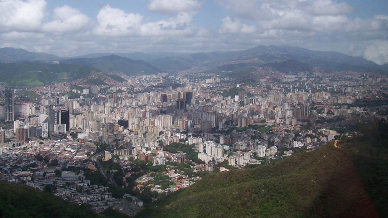 Vista de Caracas desde la cabina del teleférico