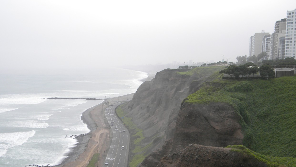 Vista de la costa en Lima