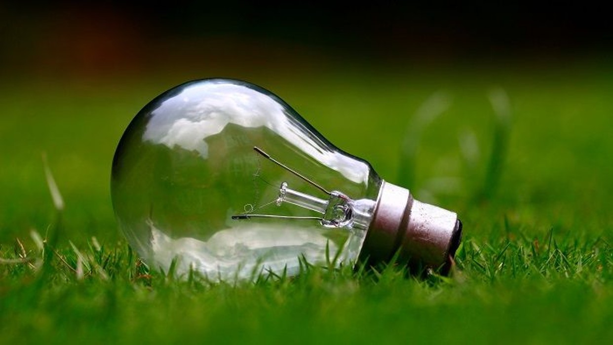 Reducir el impacto ambiental también comprende ahorrar energía eléctrica