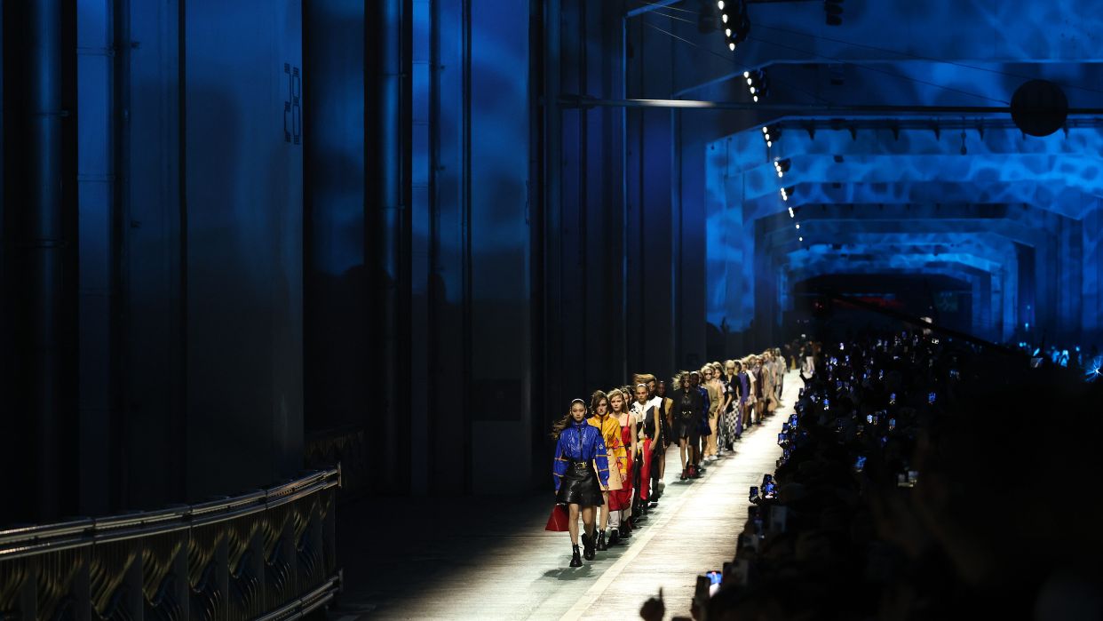 Louis Vuitton, desfile de presentación en Seúl de la colección de mujer 