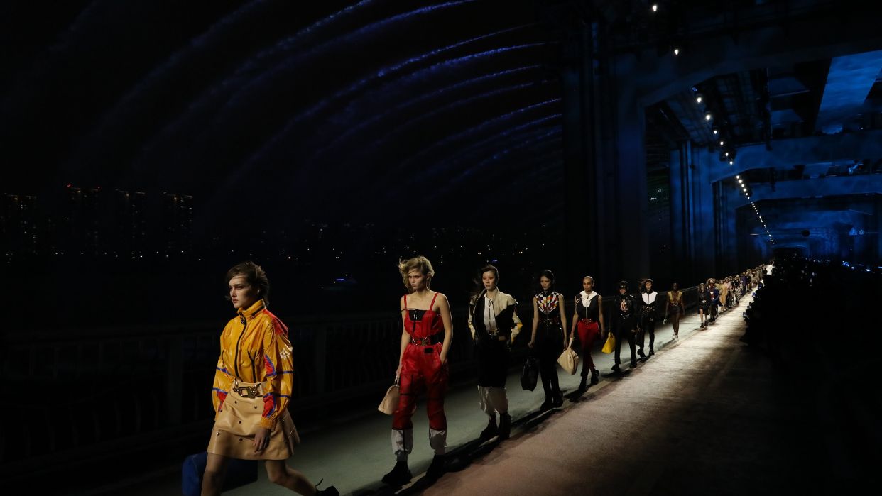 Louis Vuitton, desfile de presentación en Seúl de la colección de mujer 