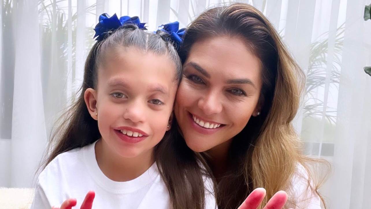 Veruzhka Ramírez y la pequeña Sofía le dice no al bullying y acoso escolar